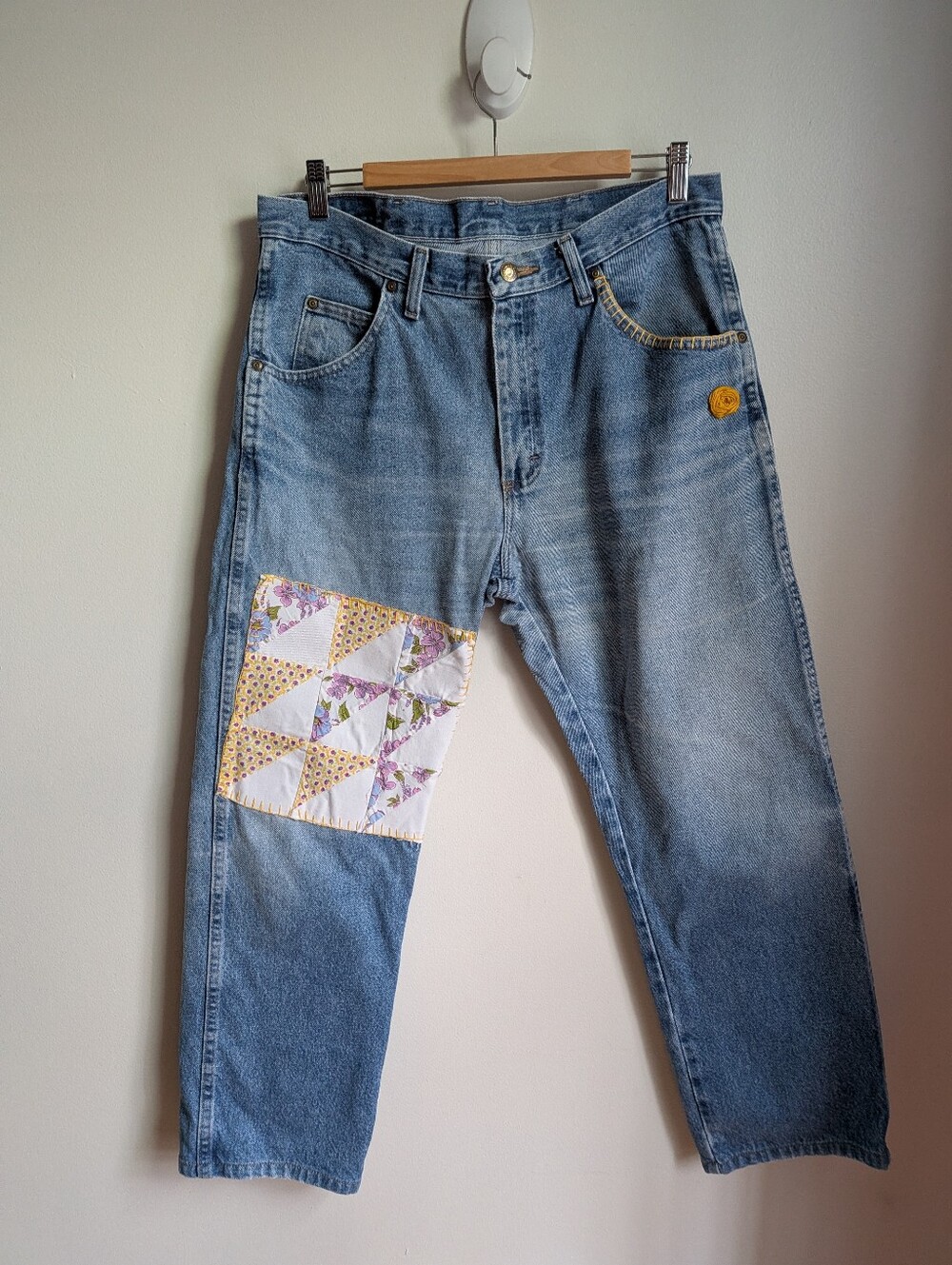 HANDMADE WRANGLER Reworked Quilt Patches Floral Yellow Jeans Size 34